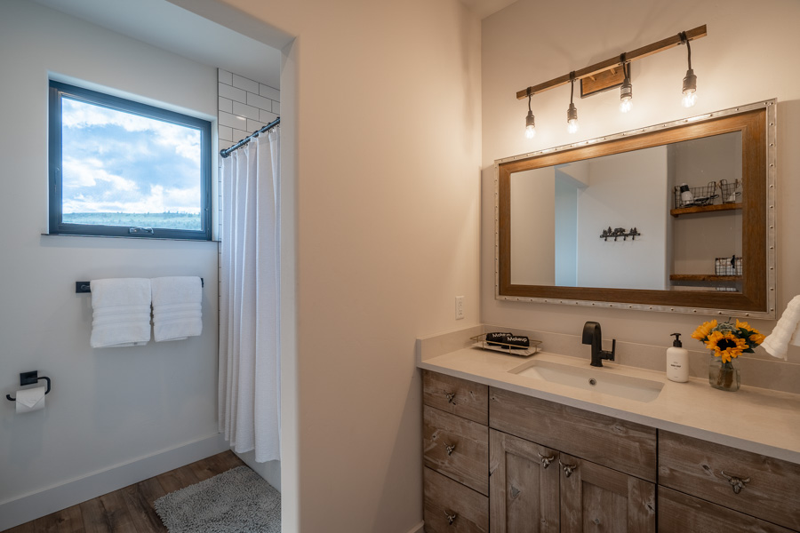 Vacation Rental Home in Paradise Valley Double MM Ranch bath