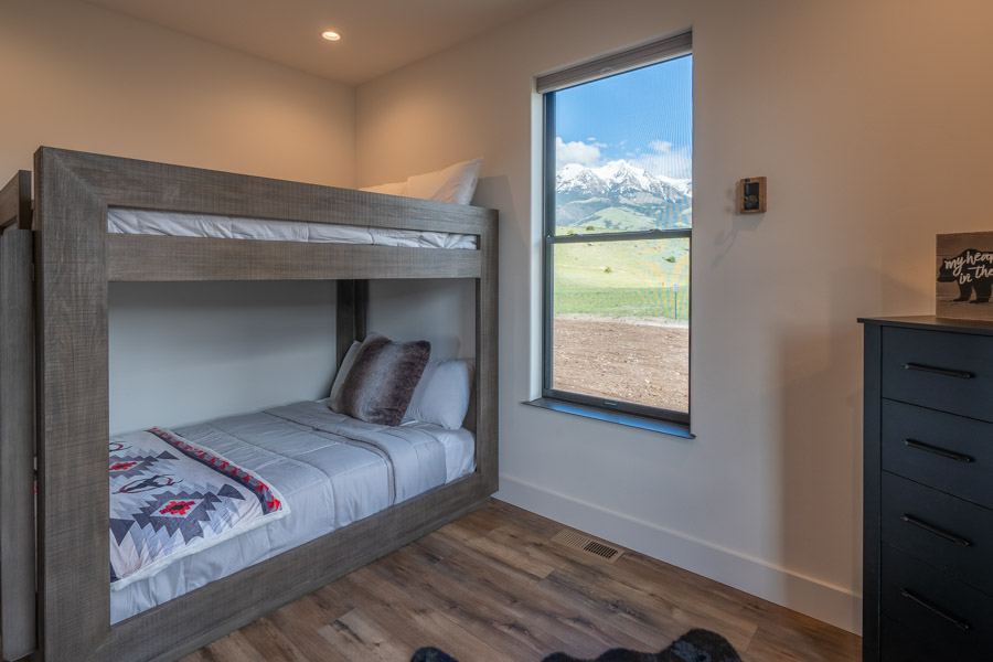 Vacation Rental Home in Paradise Valley Double MM Ranch bed