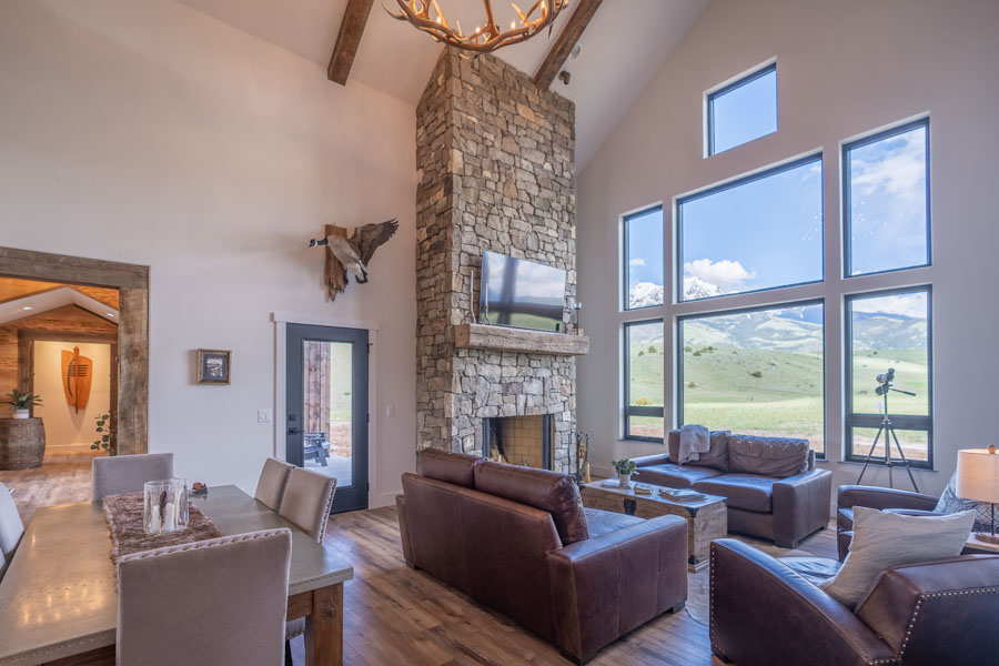 Vacation Rental Home in Paradise Valley Double MM Ranch living room