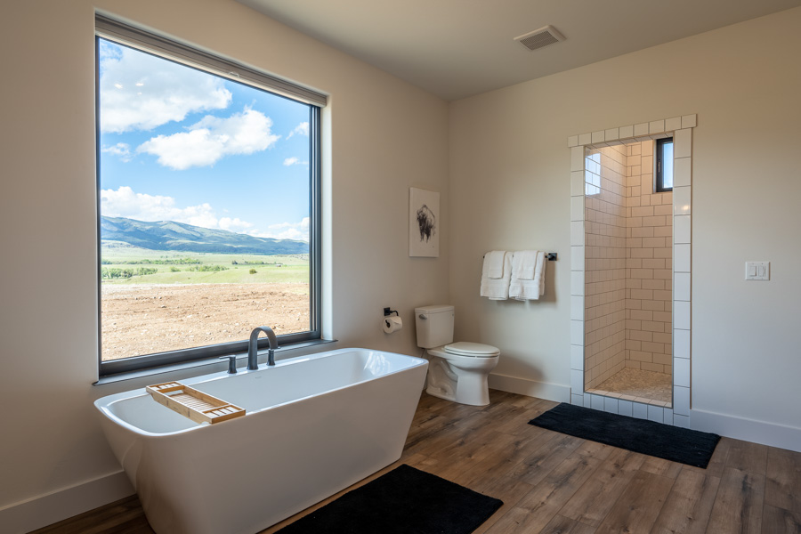 Vacation Rental Home in Paradise Valley Double MM Ranch tub