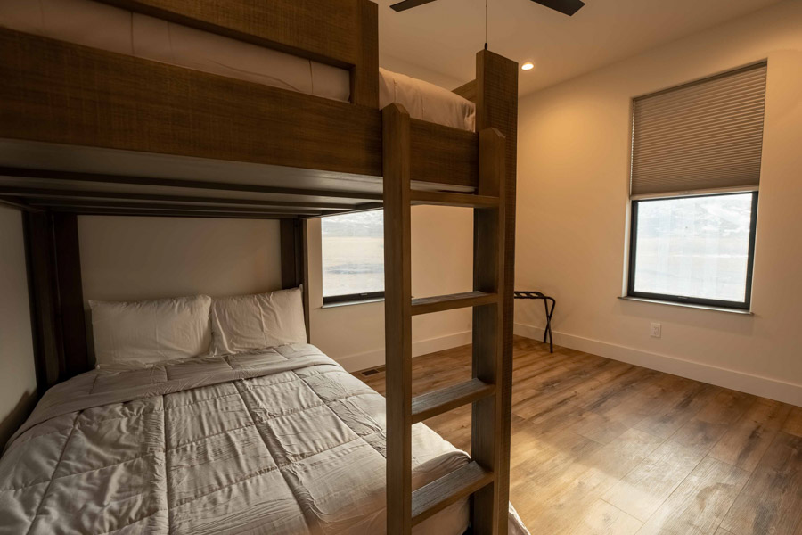 Double MM Ranch Vacation Rental Home in Paradise Valley bed