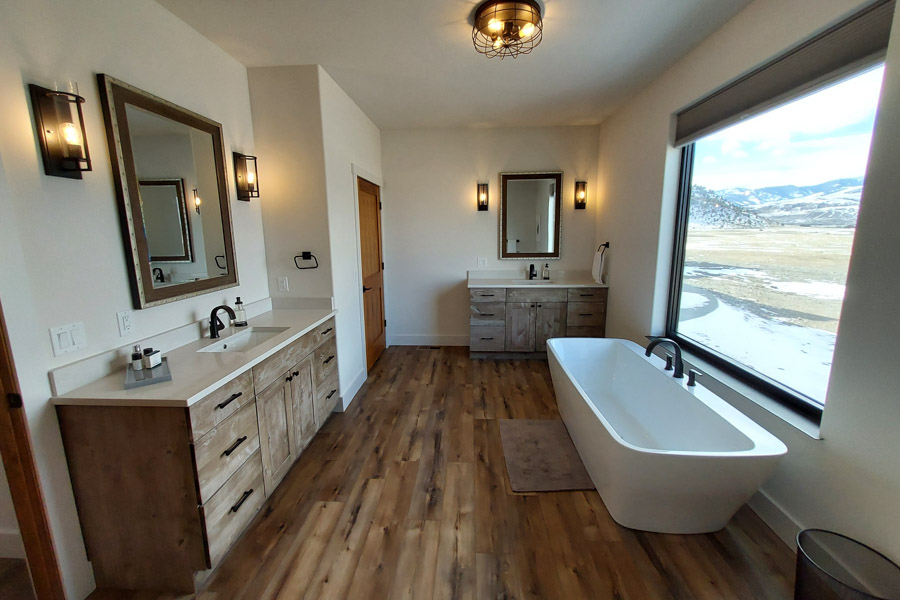 Double MM Ranch Vacation Rental Home in Paradise Valley tub