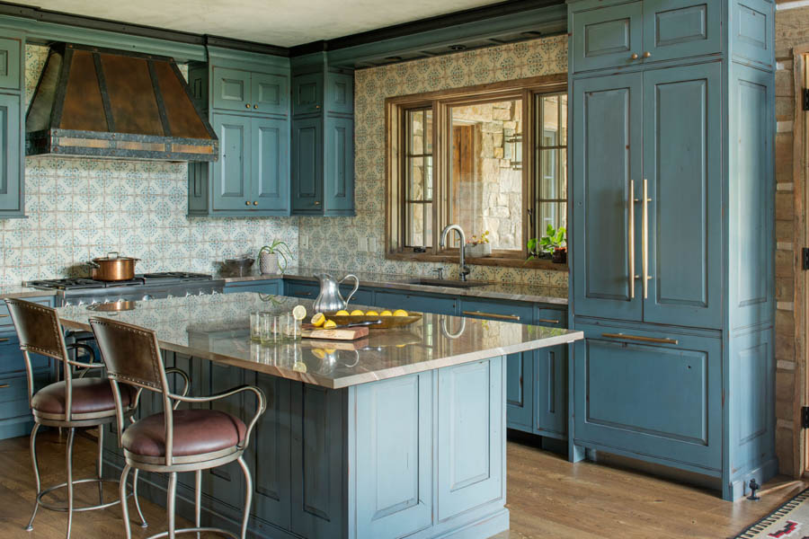 Emigrant Peak Lodge Paradise Valley vacation rental home kitchen