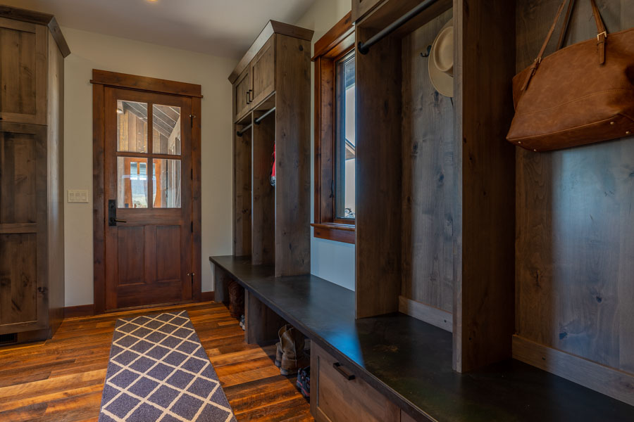 Yellowstone River vacation rental home Emigrant Peak Lodge interior