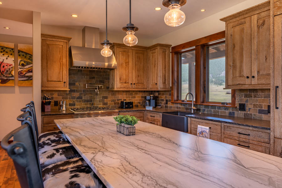 Yellowstone River vacation rental home Emigrant Peak Lodge interior