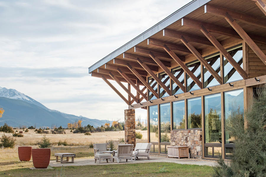 Emigrant Peak Lodge Paradise Valley vacation rental outside