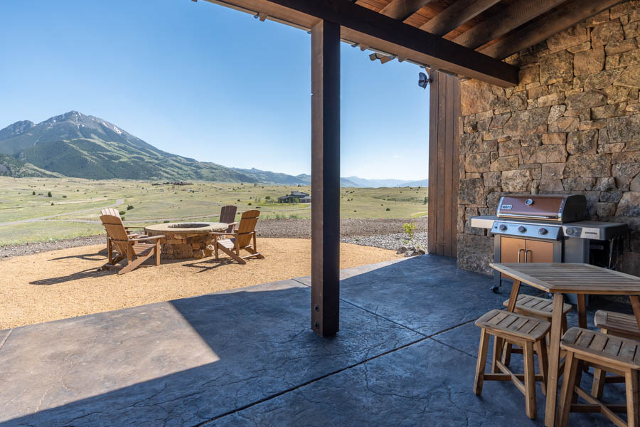 Livingston Montana Vacation Rental Home Emigrant Peak Lodge outside view