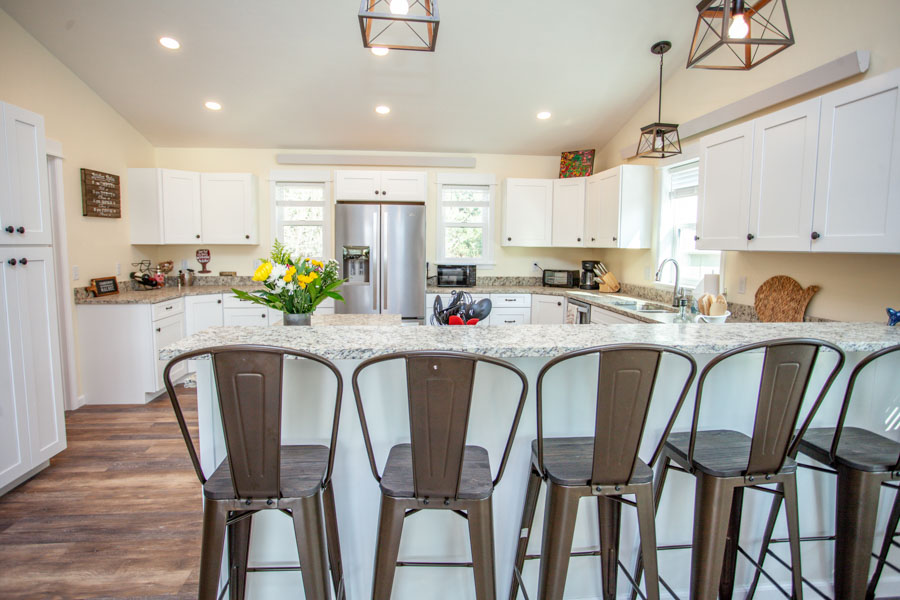 Yellowstone River Rental Home Evergreen House kitchen