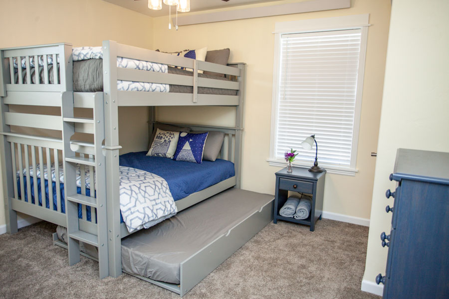 Evergreen House Yellowstone River Rental Home beds