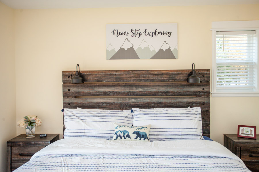 Evergreen House Yellowstone River Rental Home bed