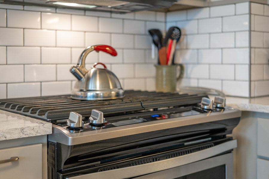 Livingston Vacation Rental Home stove