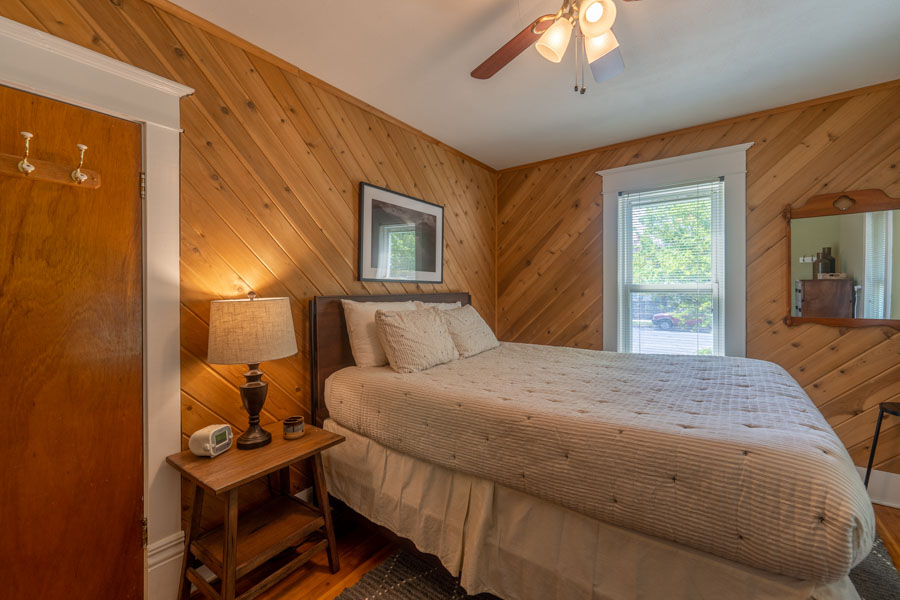 Paradise Valley Vacation Rental Home Fisherman's Bungalow bedroom