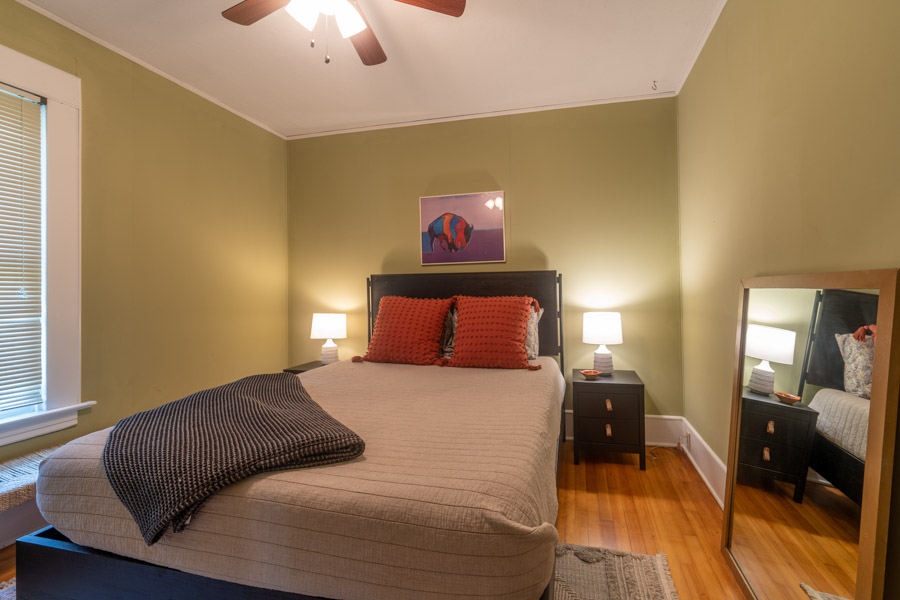 Paradise Valley Vacation Rental Home Fisherman's Bungalow bed