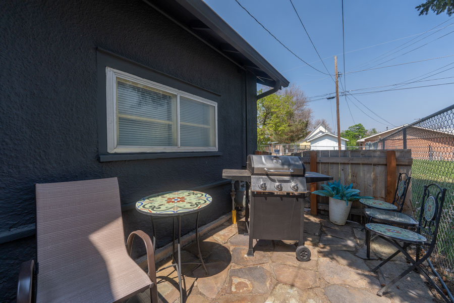 Livingston Rental Home Fisherman's Bungalow backyard