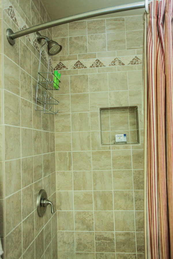 Livingston Vacation Rental Home Fisherman's Bungalow shower