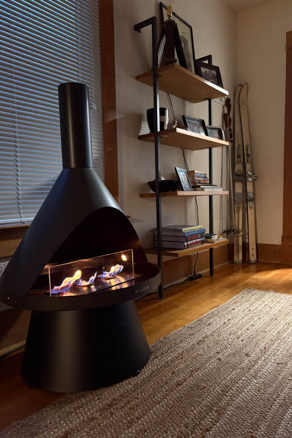 Livingston Vacation Rental Home Fisherman's Bungalow stove