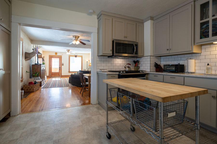 Livingston Vacation Rental Home kitchen