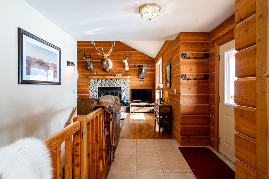 Livingston Montana Vacation Rental Home Horseshoe Ranch inside