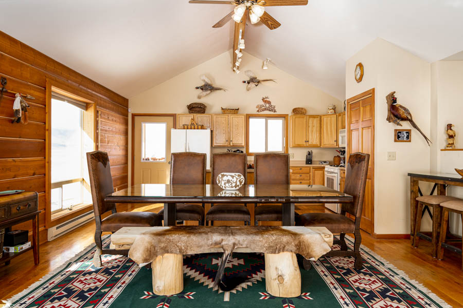 Livingston Montana Vacation Rental Home Horseshoe Ranch inside