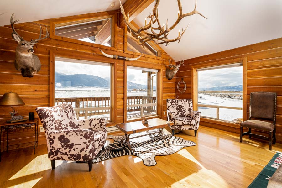 Livingston Montana Vacation Rental Home Horseshoe Ranch living room