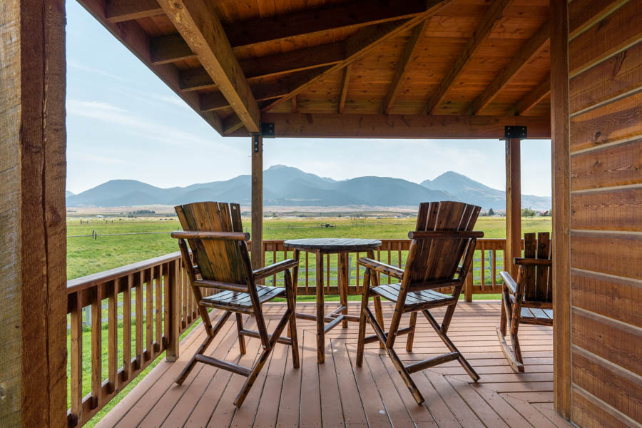 Montana Vacation Rental Home in Paradise Valley Horseshoe Ranch porch