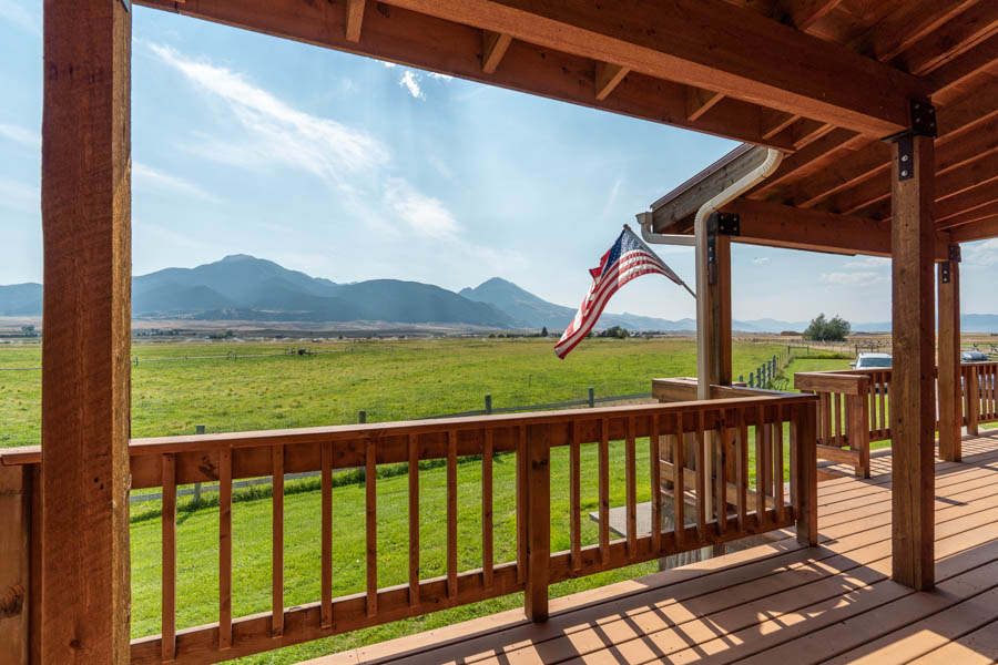 Montana Vacation Rental Home in Paradise Valley Horseshoe Ranch porch