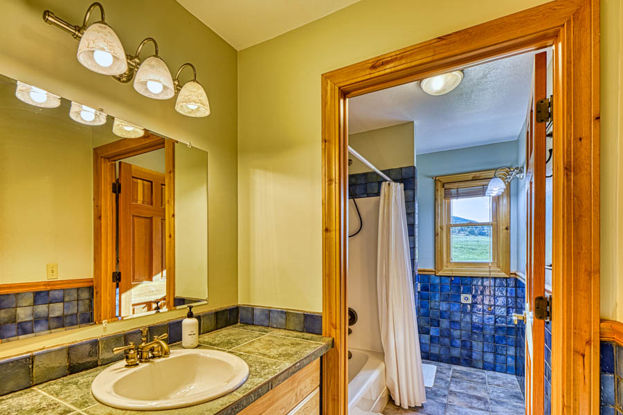Paradise Valley rental home bathroom