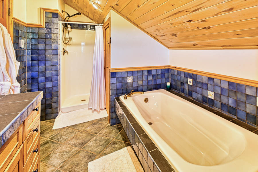 Paradise Valley rental home loft bath