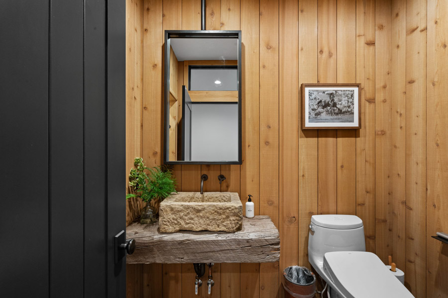 Paradise Valley Vacation Rental Home Lodge at Elbow Creek bath