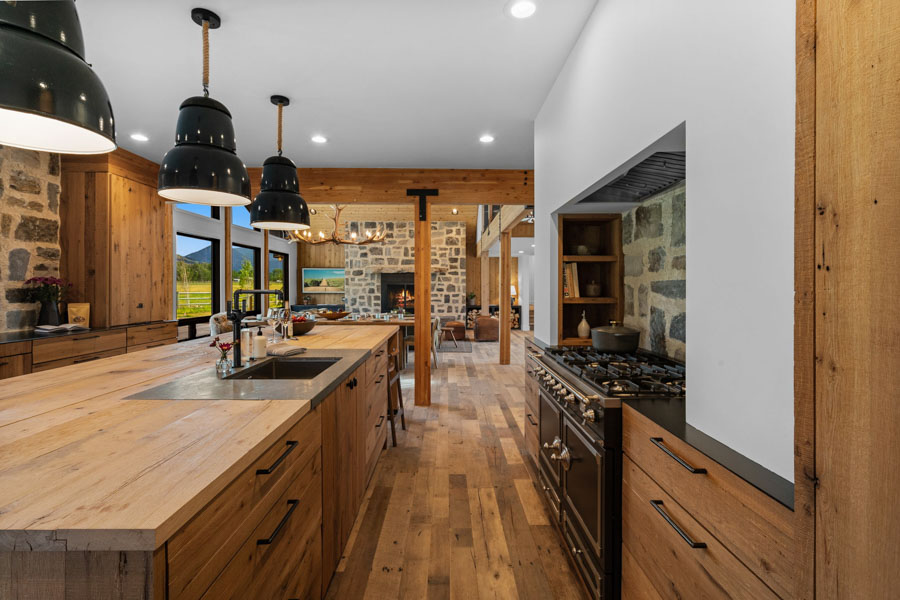 Paradise Valley Vacation Rental Home Lodge at Elbow Creek bar