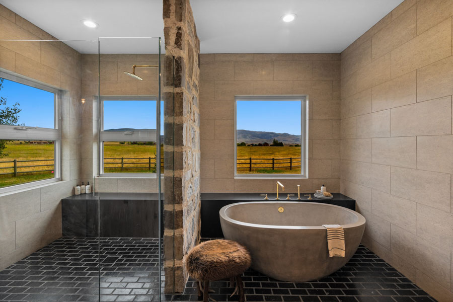 Livingston Vacation Home Lodge at Elbow Creek bathroom