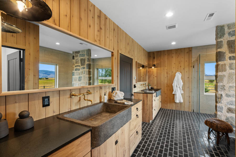 Lodge at Elbow Creek Paradise Valley Rental Home bathroom