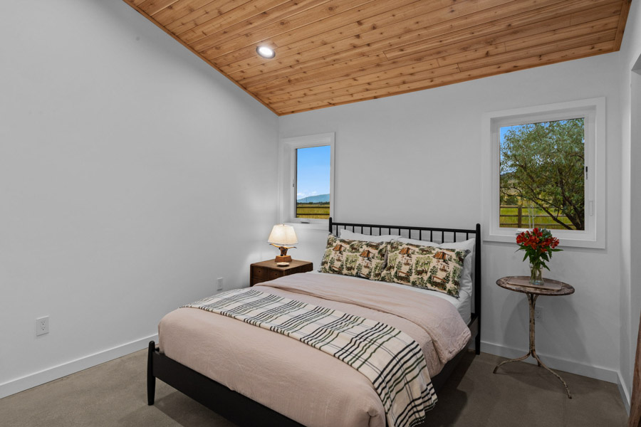 Lodge at Elbow Creek Paradise Valley Rental Home bed