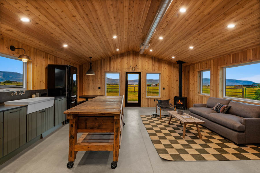 Lodge at Elbow Creek Paradise Valley Rental Home guest house