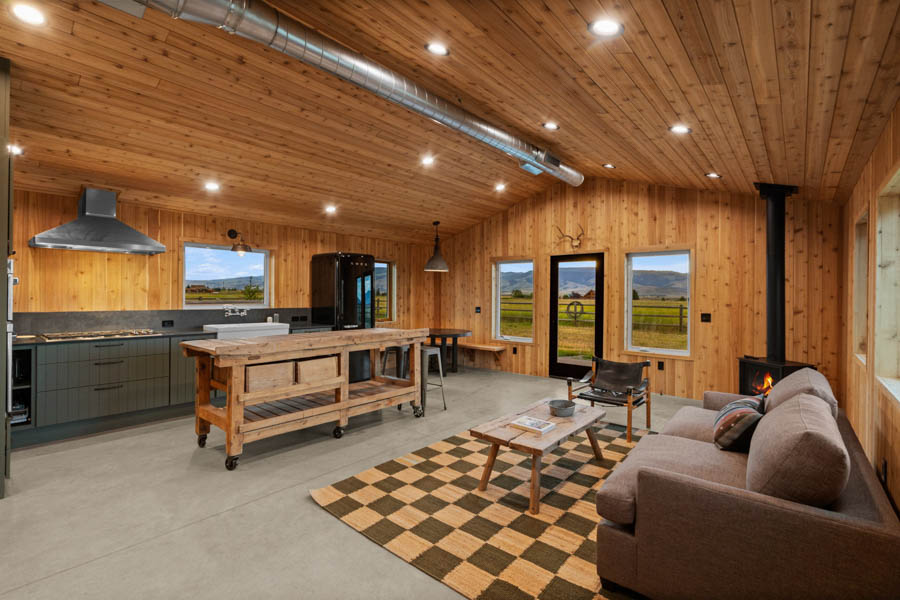 Lodge at Elbow Creek Paradise Valley Rental Home guest house