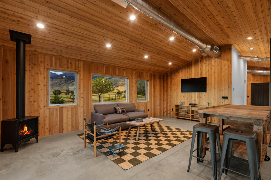 Lodge at Elbow Creek Yellowstone River Rental Home guest house