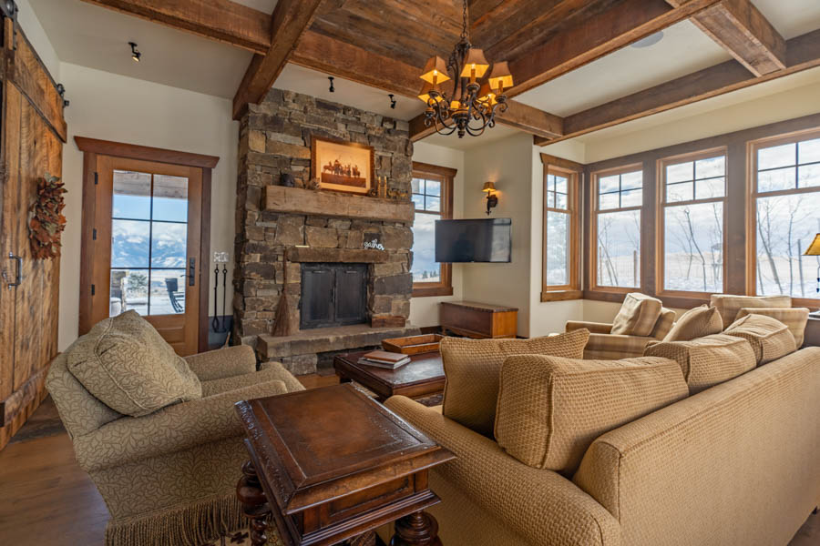 Yellowstone River Vacation Rental Home New Moon Lodge interior