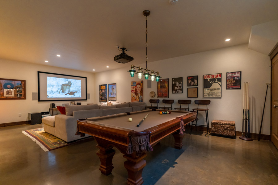 Yellowstone River Vacation Rental Home New Moon Lodge interior