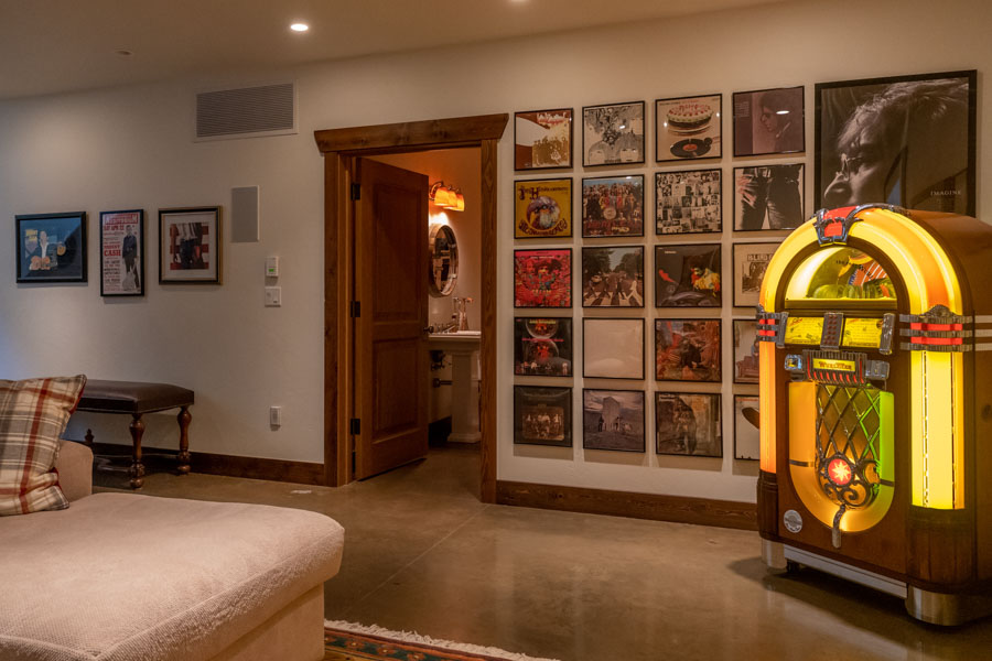 Yellowstone River Vacation Rental Home New Moon Lodge jukebox