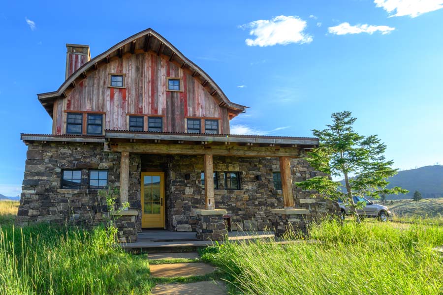 Paradise Valley Montana Vacation Rental Home New Moon Lodge outside