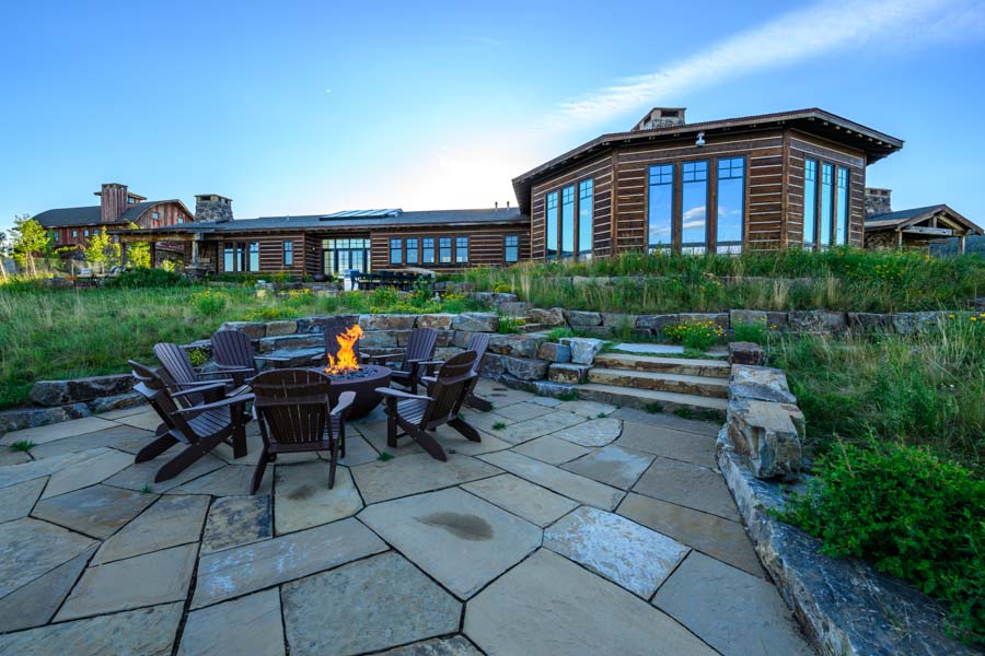 Paradise Valley Montana Vacation Rental Home New Moon Lodge patio