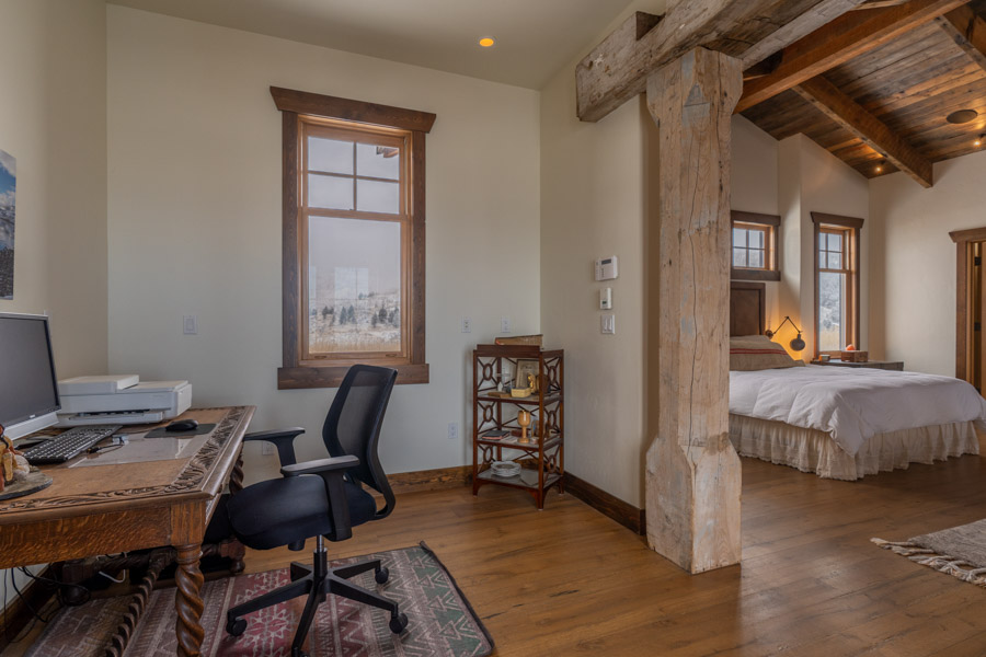 New Moon Lodge Vacation Rental Home in Paradise Valley Montana interior