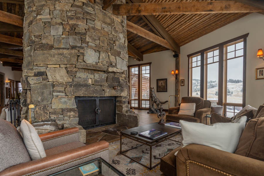 New Moon Lodge Vacation Rental Home in Paradise Valley Montana interior