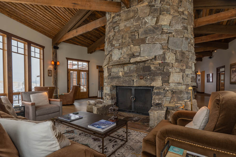 New Moon Lodge Vacation Rental Home in Paradise Valley Montana interior