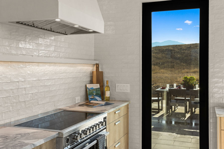 Yellowstone River Valley Rental Home Paradise Retreat at Chico stove view