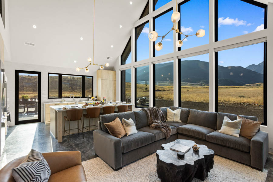 Yellowstone River Valley Rental Home Paradise Retreat at Chico living room view