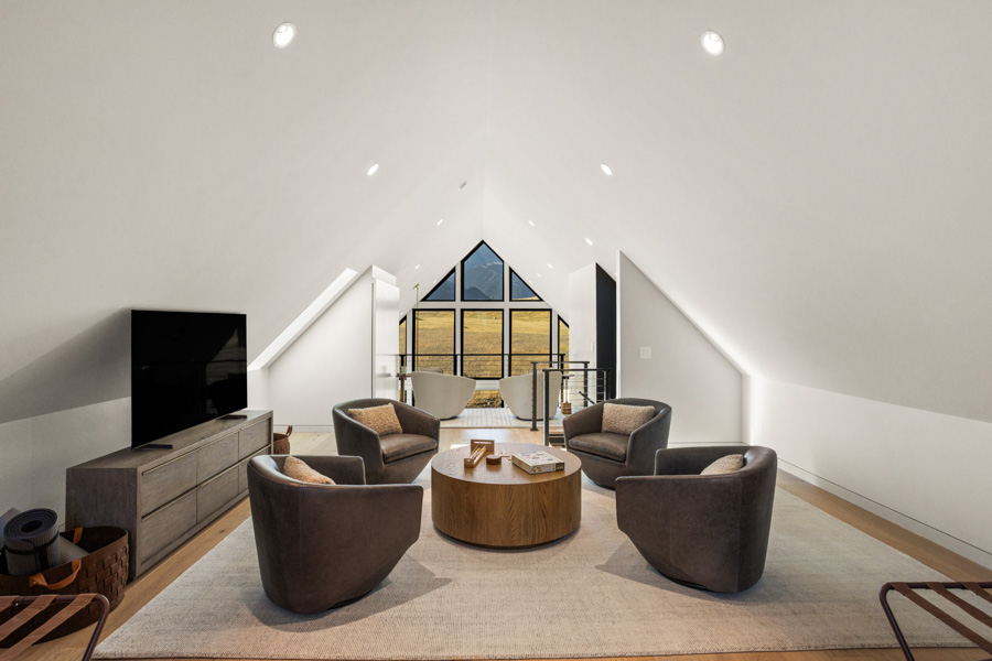 Yellowstone River Rental Home Paradise Retreat at Chico loft area