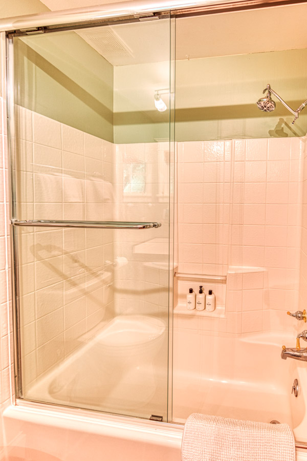 Paradise Valley MT Rental Home Red House Homestead bathroom