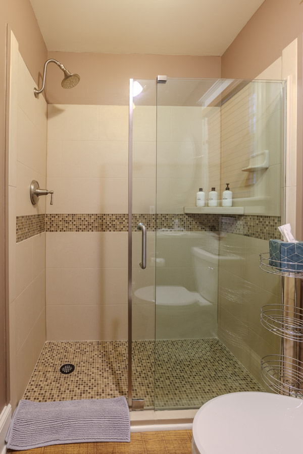 Livingston Montana Rental Home Red House Homestead bathroom