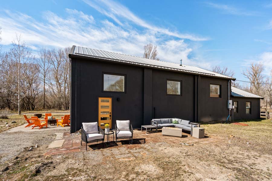 Livingston Vacation Rental Home River Island Retreat outside